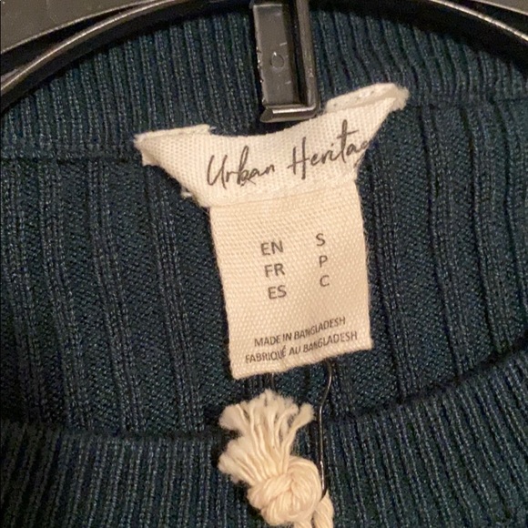 Brand new sweater - Picture 4 of 4